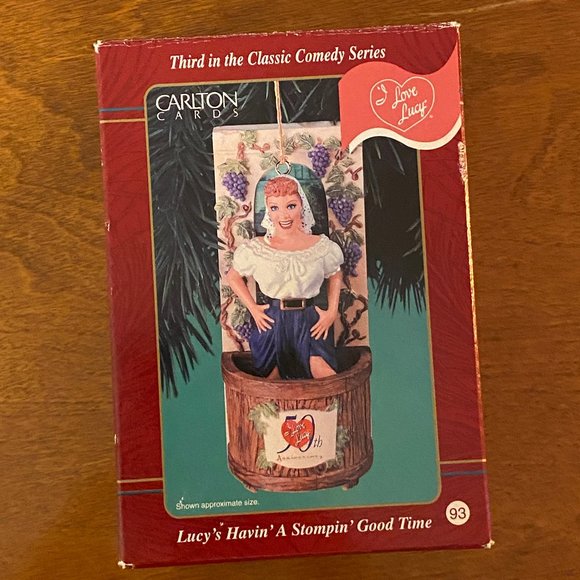 Carlton Cards - Lucy's Havin' a stomp' good time ornament - Picture 2 of 3